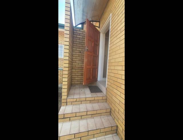 3 BEDROOM HOUSE FOR SALE IN LENNOXTON